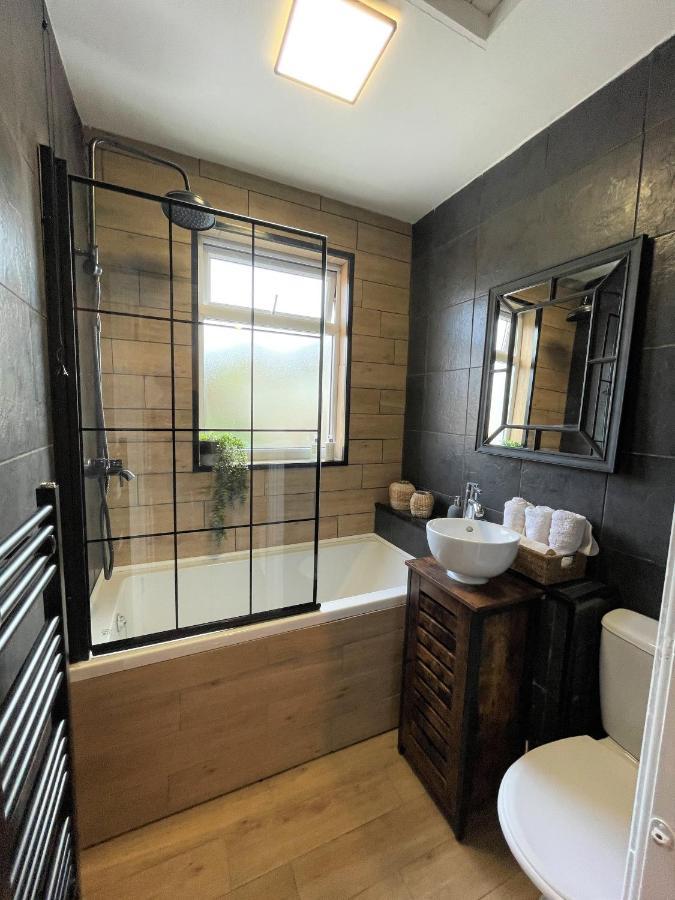 Villa Coastal Cwtch à Milford Haven Extérieur photo
